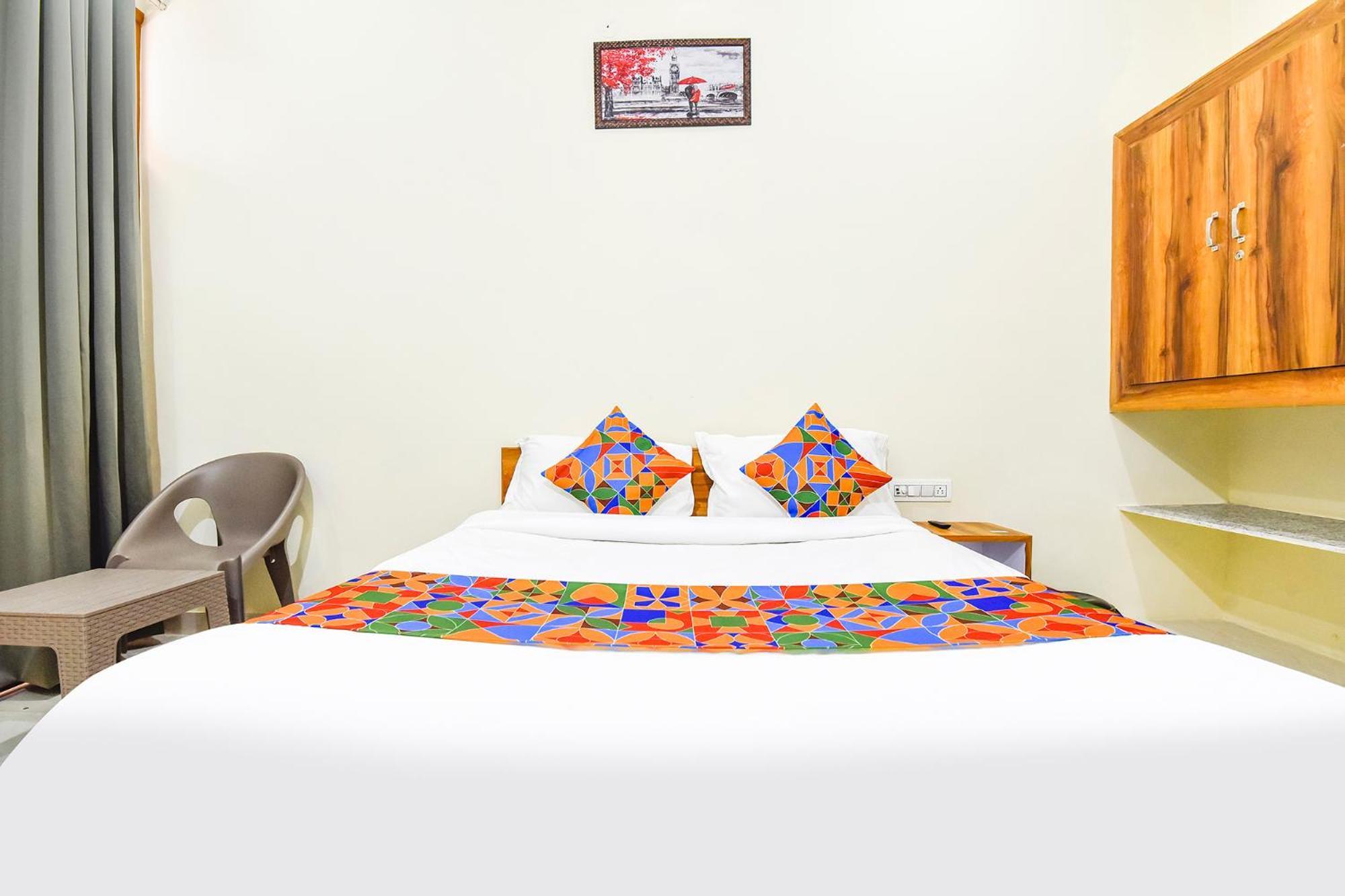 Oyo 82116 24a 7 Living Jaipur