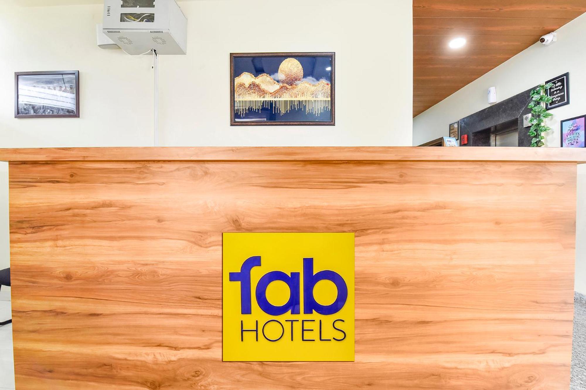 Hotel Oyo 82116 24a 7 Living 3*
