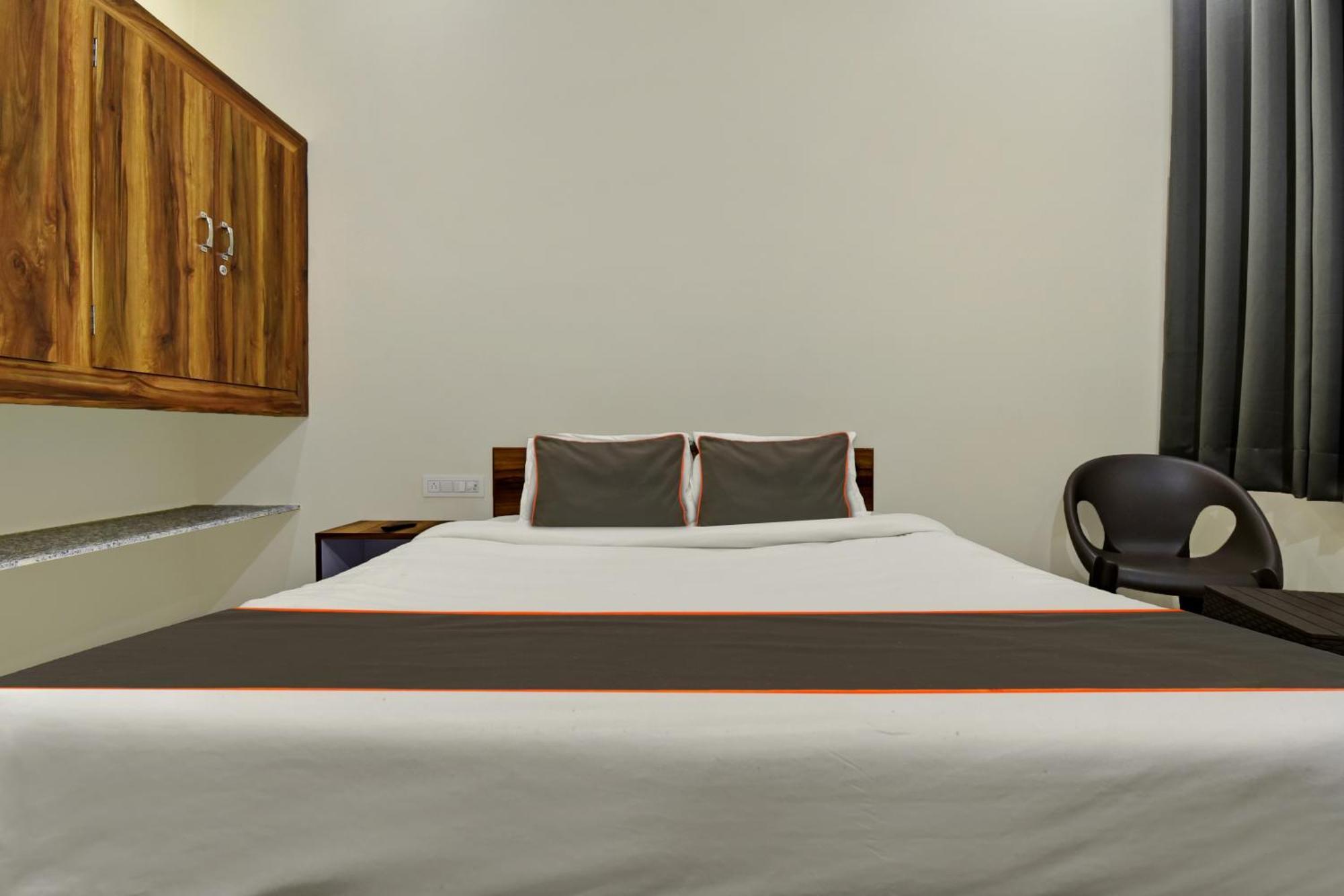 Oyo 82116 24a 7 Living 3* Jaipur
