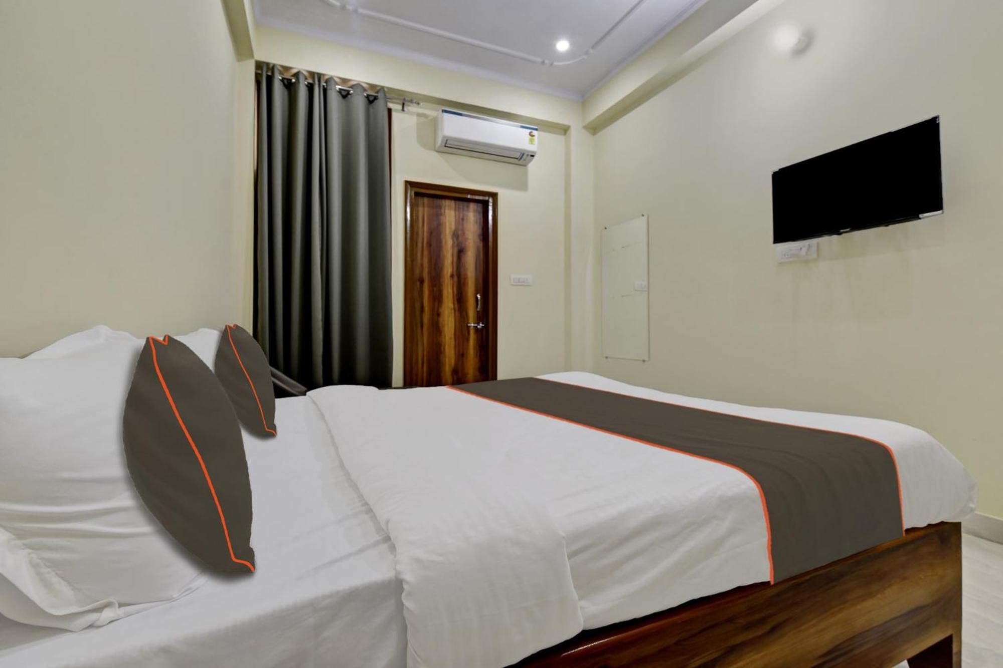 Hotel Oyo 82116 24a 7 Living